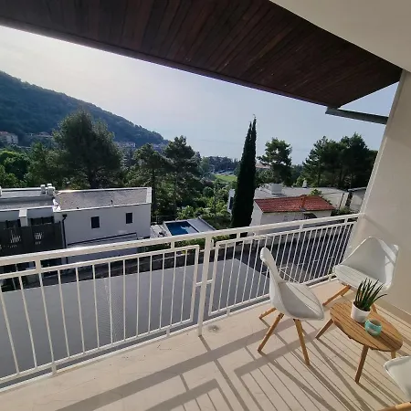 Seaview Luka With Free Private Parking In Apartment *