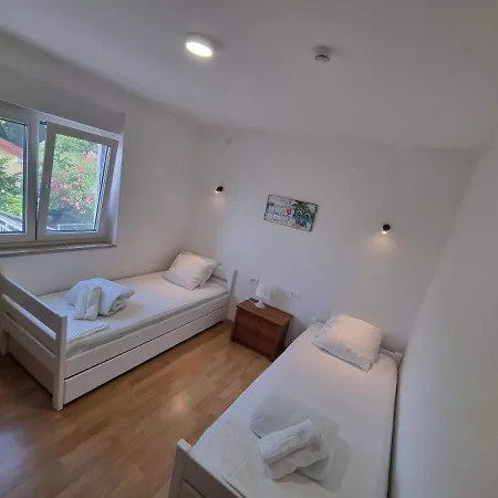 Seaview Luka With Free Private Parking In *