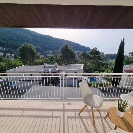 Seaview Luka With Free Private Parking In Apartment
