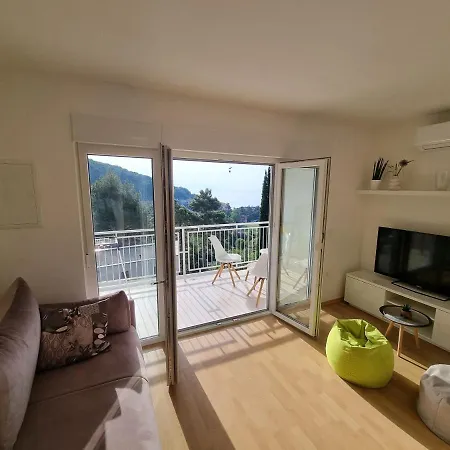 Seaview Luka With Free Private Parking In Apartment