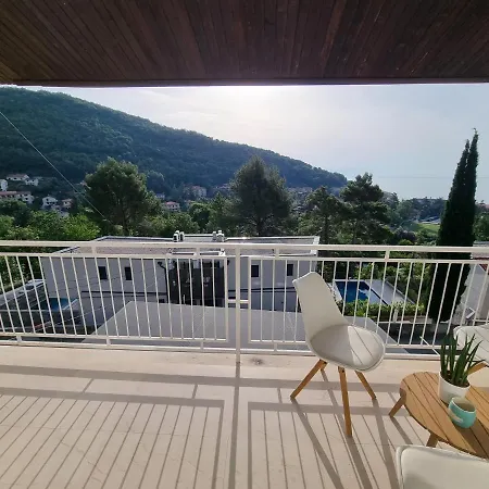 Seaview Luka With Free Private Parking In *